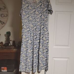 Floral dress with pockets 